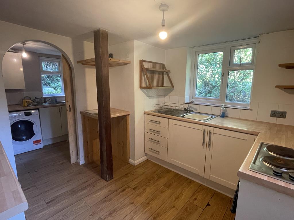 Lot: 168 - SEMI-DETACHED HOUSE FOR IMPROVEMENT - Kitchen in semi for improvement